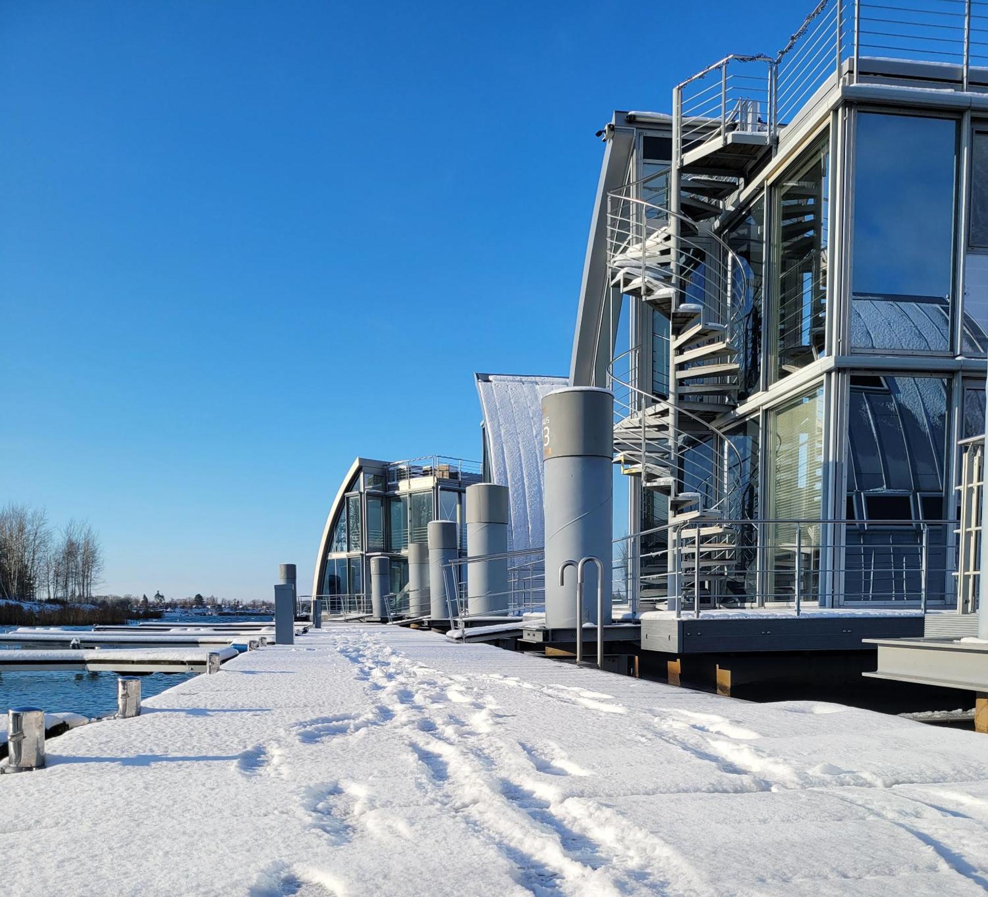 Schwimmendes Ferienhaus Sky Elsterheide Экстерьер фото