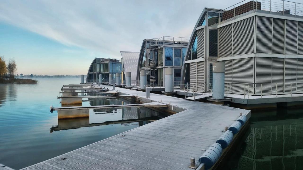 Schwimmendes Ferienhaus Sky Elsterheide Экстерьер фото