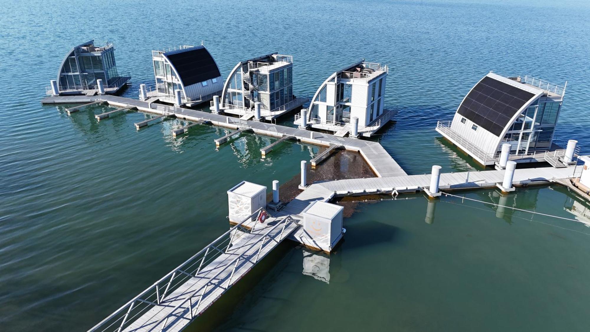 Schwimmendes Ferienhaus Sky Elsterheide Экстерьер фото